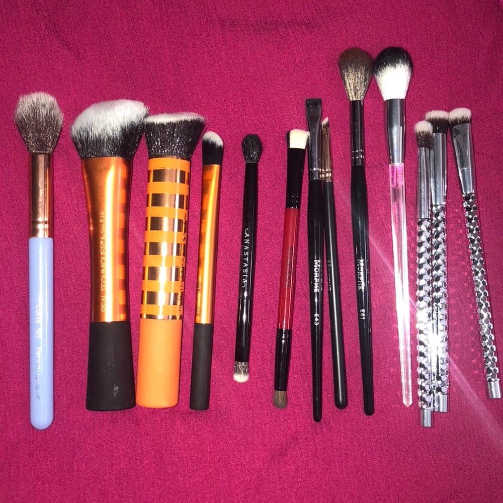 Makeup brushes